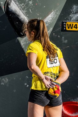 Madrid, İspanya. 4 Haziran 2022. Madrid 'deki yeni Plaza de Espana' da düzenlenen erkekler ve kadınlar hız ve kaya tırmanışı kupası.