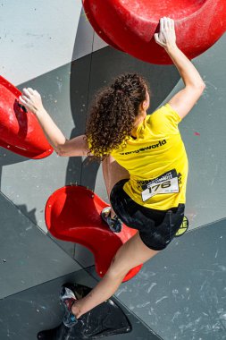 Madrid, İspanya. 4 Haziran 2022. Madrid 'deki yeni Plaza de Espana' da düzenlenen erkekler ve kadınlar hız ve kaya tırmanışı kupası.