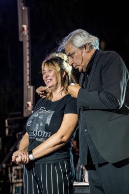 Mentalism show by Anthony Blake in the square of friendship among the people of Arganda del Rey for the patron saint's day festivities.