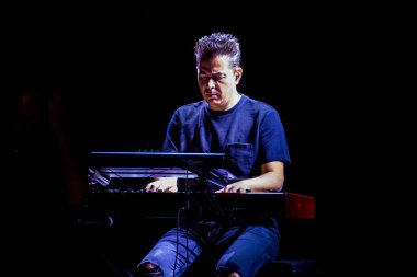 Arganda del Rey meydanında, Camela müzik ikilisinin konseri. Kasabanın koruyucu azizi şenlikleri vesilesiyle..