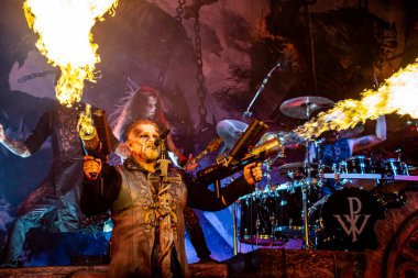 Alman müzik grubu Powerwolf 'un Power Metal konseri, Villena, Alicante' deki Rock Efsaneleri Festivali 'nin XV versiyonunda.