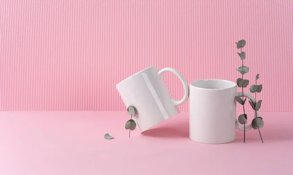 Mockup Zwei Weiße Kaffeetasse Oder Tasse Auf Einem Rosa Hintergrund — Stockfoto