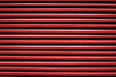 Metalik kırmızı doku, metal şeritler, arka plan. Yüksek kalite fotoğraf