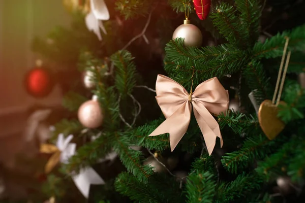 Albero Natale Verde Con Decorazioni Foto Alta Qualità — Foto Stock