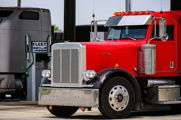 Big red truck on gas station. Transportation theme. Road cars theme. — Stock Photo, Image