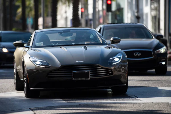 Miami, FL, USA - 2020: Aston Martin. Supersamochód w Miami Beach. Luksusowy styl życia. — Zdjęcie stockowe