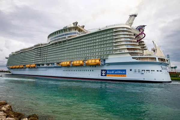 Miami Beach Usa 2020 Symphony Seas Oasis Class Cruise Ship Ліцензійні Стокові Зображення