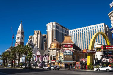 Las Vegas, Nevada, ABD, 2020: ABD 'de dünyaca ünlü bir Vegas Strip' te şehir manzarası. En iyi seyahat, oteller, eğlence, turlar, gösteri ve kulüpler