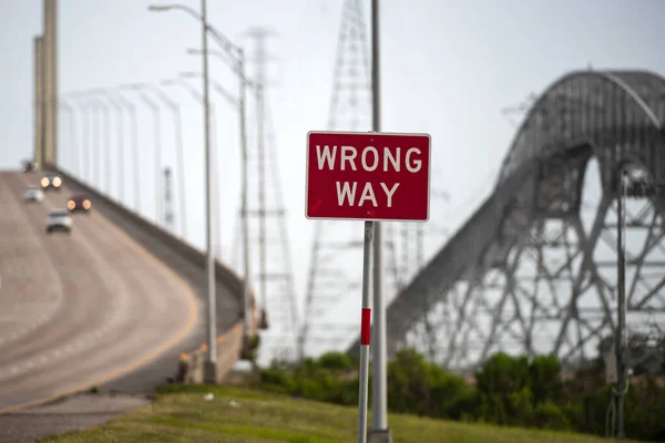 Bridge City Texas Usa 2020 Wrong Way Sign Райдужний Міст Стокове Зображення