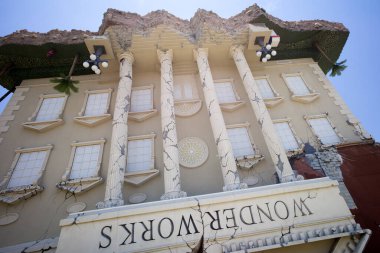 PANAMA BEACH, Florida, ABD - HAZİRAN 2020: Panama City plajı Florida 'da bir lunapark olan Wonder Works Binası