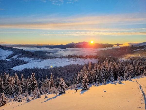 Beautiful Sunrise Snow Covered Landscape Mountains Dramatic Wintry Scene Natural —  Fotos de Stock