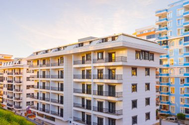 Konut bölgesinde yeni bir ev inşa edildi, operasyon için hazırlanıyor..