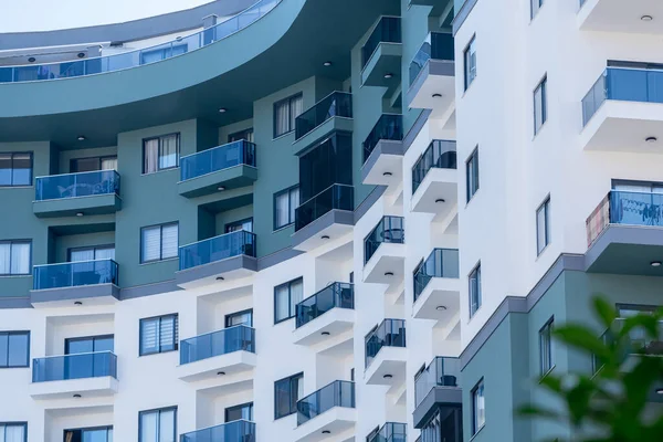 Onderdeel Van Een Modern Hoogbouw Rond Gebouw Met Meerdere Appartementen — Stockfoto