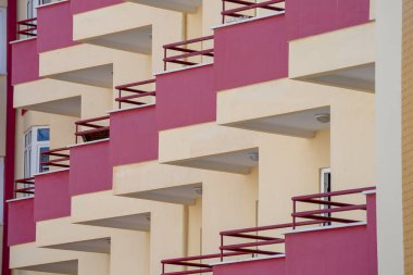 Soyut görüntü. Şehir geometrisi. Çok katlı bir binanın parçası..