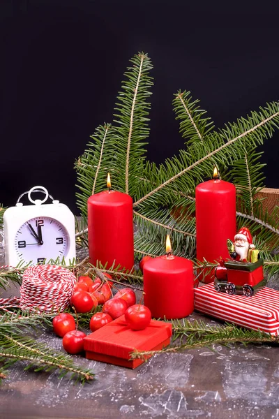 Christmas atmosphere: red candles, fir branches — Stock Photo, Image