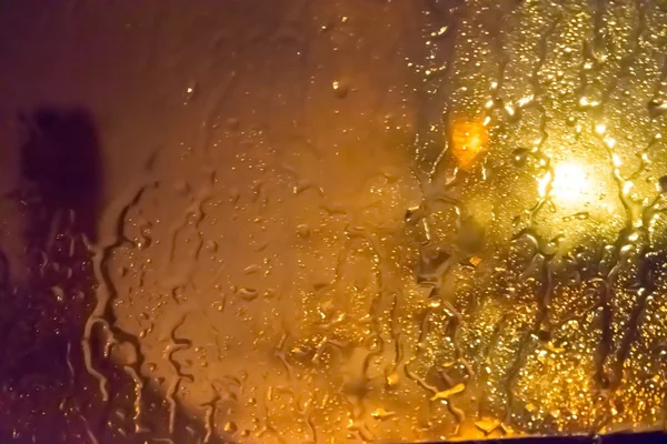 Hujan di Kaca pada Malam hari — Stok Foto