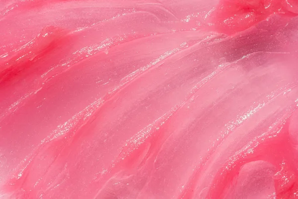 Roze romige balsem product close-up. Vochtinbrengende en reinigende schoonheidsproduct monster staal staal. Cosmetische smeer textuur — Stockfoto