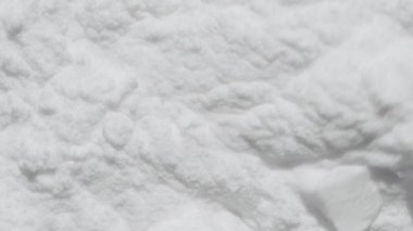 Diyet takviyesi, glukozamin, früktoz. Maltodextrin, dekstroz arka plan görüntüsü. Beyaz toz doku videosu. Kolajen veya protein, lysine, guarana, valine gibi biyokatkı maddeleri.