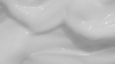 Fırçayla nemlendirici krem numune hareketi. Cilt bakım kremi kozmetik ürün lekesi yakın çekim videosu. Beyaz krem desenli görüntüler. Cilt kozmetik güneş kremi kremi