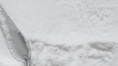 Maltodextrin, dekstroz arka plan görüntüsü. Beyaz toz doku videosu. Diyet takviyesi, glukozamin, früktoz. Kolajen veya protein, lysine, guarana, valine gibi biyokatkı maddeleri. 