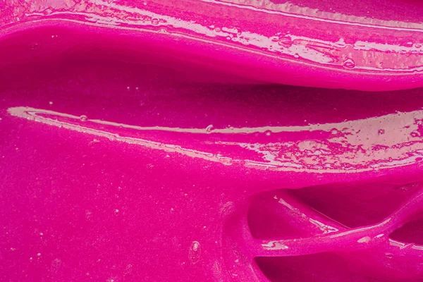 Texture gel rosa. Macchia di crema liquida trasparente cosmetica. Campione di prodotto per la cura della pelle primo piano. Dentifricio o cera — Foto Stock