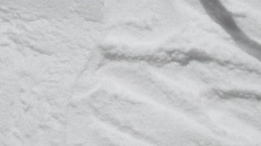 Beyaz toz doku videosu. Maltodextrin, dekstroz arka plan görüntüsü. Diyet takviyesi, glukozamin, früktoz. Kolajen veya protein, lizin ve guarana gibi biyokatkı maddeleri.