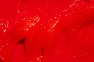 Kırmızı jel dokusu. Kozmetik temiz sıvı krem lekesi. Cilt bakım ürünleri numunesi yakın çekim. Diş macunu veya ağda arkaplanı