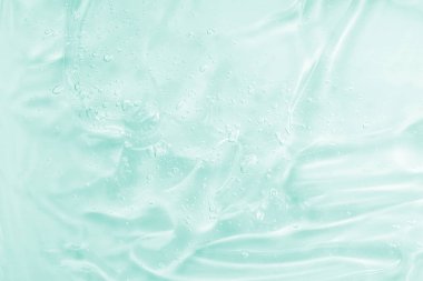 Cilt nemlendirici ürün. Sıvı yeşil yağ lekesi. Doğal kozmetik konsepti. Hyaluronik asit temiz serum örneği. Kabarcık arkaplanlı Aloe Vera kozmetik jel dokusu. Yakın çekim, makro.