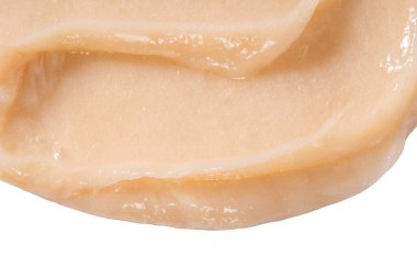 Beyaz arka planda saç kremi lekesi. Sarı kozmetik losyon nemlendirici numunesi yakın çekim. Vücut bakım kremi, retinol serumu, şampuan dalgalı doku. Cilt maskesi, kremsi temizleyici ürün