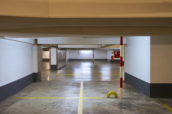 Samotny parking podziemny Zdjęcia Stockowe bez tantiem