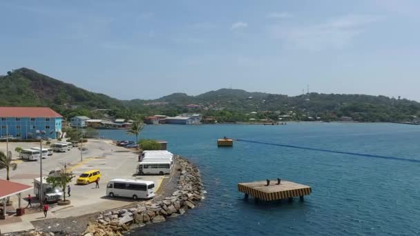 Roatan Honduras Aug Ağustos 2021 Roatan Seyir Terminali Okyanus Dağ — Stok video