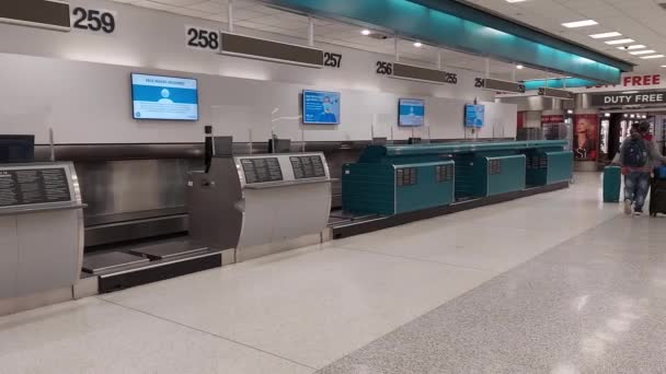 Miami Usa Ene 2022 Terminal Salida Vacía Mostradores Facturación Aeropuerto — Vídeo de stock