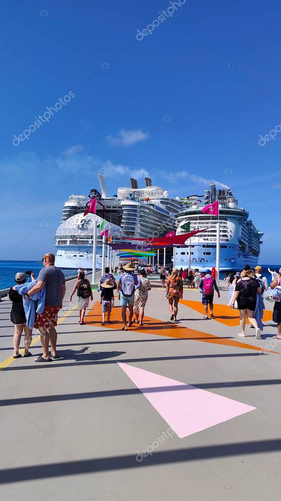 CocoCay Bahamas, 14 de abril de 2022 Royal Caribbean cruise ships are