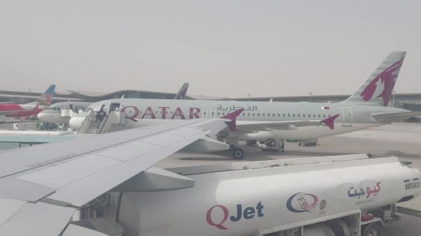 卡塔尔多哈可能有27条卡塔尔航线在哈马德国际机场 — 图库视频影像