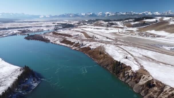 Vista Aérea Alta Del Lago Fantasma Congelado Las Montañas Rocosas — Vídeo de stock