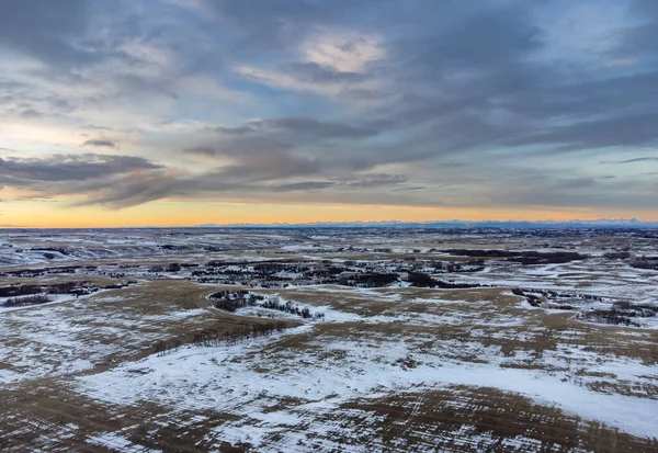 Vysoké Letecké Záběry Prérií Alberta Během Ranního Východu Slunce Rocky — Stock fotografie