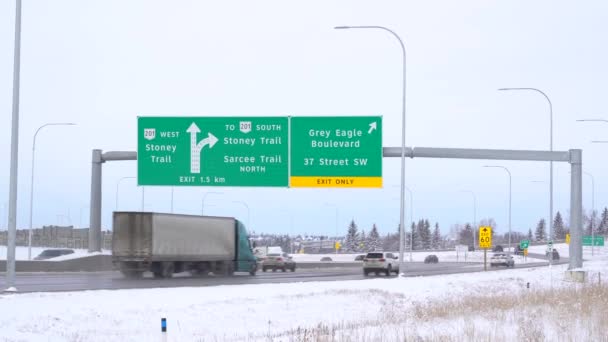 Calgary Alberta Kanada Şubat 2022 Glenmore Patikasında Yeni Stoney Trail — Stok video