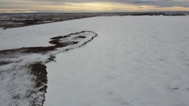 High Aerial Tilt Reveal Frozen Island Flight Sunset Distance People — Stock Video