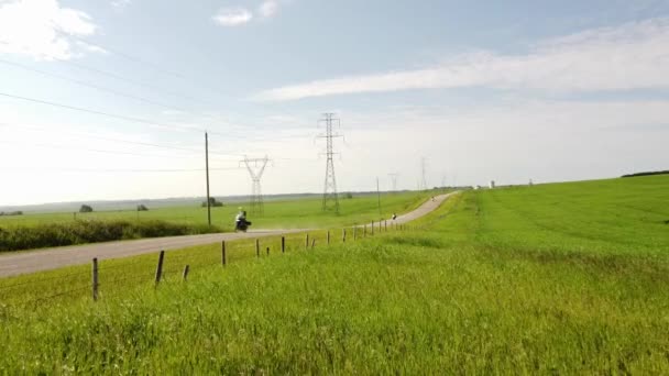 Tracking Motion Adventure Motorcycle Riders Travelling Fast County Gravel Road — 비디오