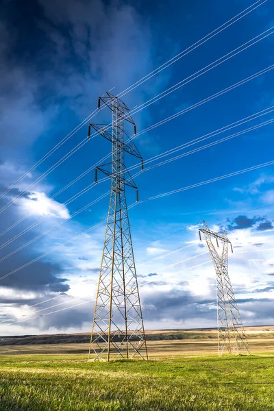 Large Steel Transmission Towers Standing Tall Providing Electricity Rural Internet — Stockfoto