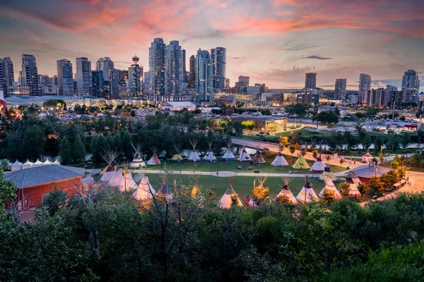 Calgary Alberta Kanada Července 2022 Obyvatelé Indiánské Vesnice Jsou Vystaveni — Stock fotografie