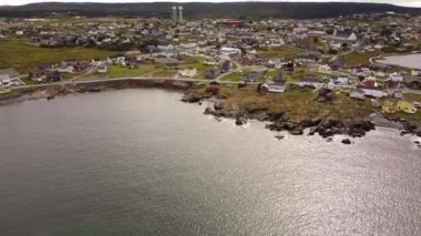 Bonavista Newfoundland Kanada, 12 Eylül 2022: Denizcilikteki küçük bir doğu kıyısı kasabası ve balıkçı köyünün havadan görünüşü.