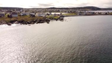 Cape Bonavista Newfoundland 'daki Kanada' nın kayalık doğu kıyısındaki deniz evleri..