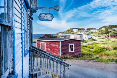 Keels Newfoundland Kanada, 19 Eylül 2022: Doğu kıyısındaki küçük bir balıkçı köyünde Rustik binalar ve Atlantik Kanada 'daki Maudie için film seti.