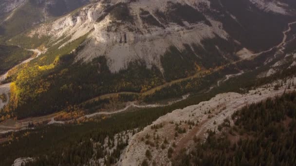 Aerial Canadian Rockies Nei Colori Autunnali Con Strade Campagna Nei — Video Stock