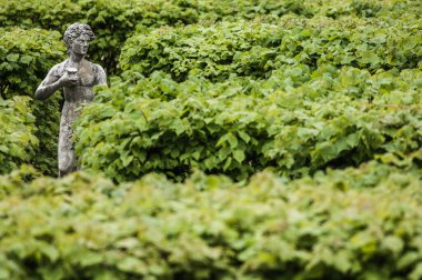 Gunnebo kalesindeki bahçede heykel