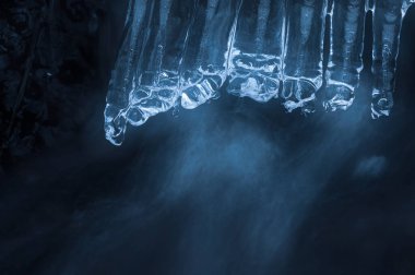 Küçük derede buz saçağı, İsveç