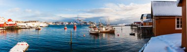 Liman manzarası güneşli bir kış günü, Norveç