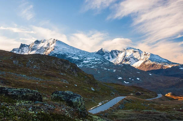 Estrada Montanha Através Paisagens Montanha — Fotografia de Stock