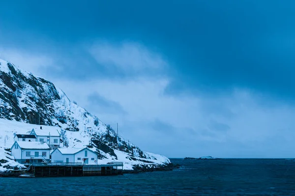 Edificio Frente Mar Invierno Paisaje Por Mar Noruega —  Fotos de Stock